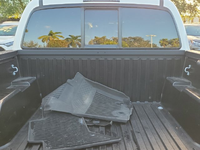 Used 2022 Toyota Tacoma SR w/ SR Convenience Package RWD image 5