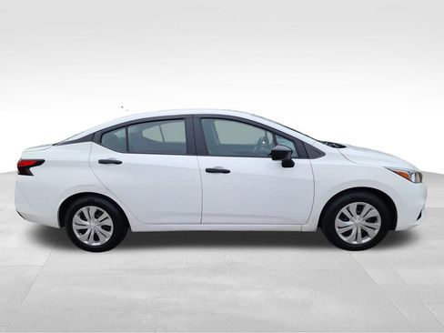 Used 2022 Nissan Versa S FWD image 10