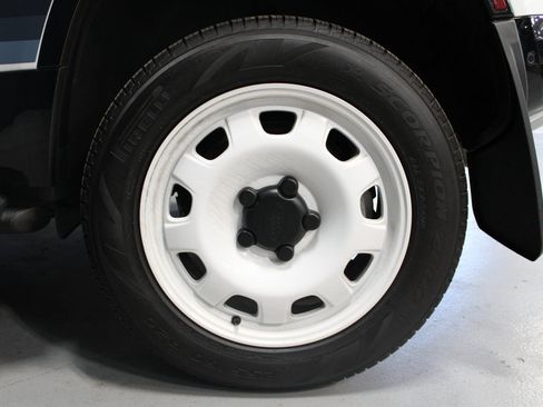 Used 2025 Land Rover Defender 110 S image 19