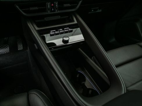 Certified 2025 Porsche Macan Electric RWD image 19