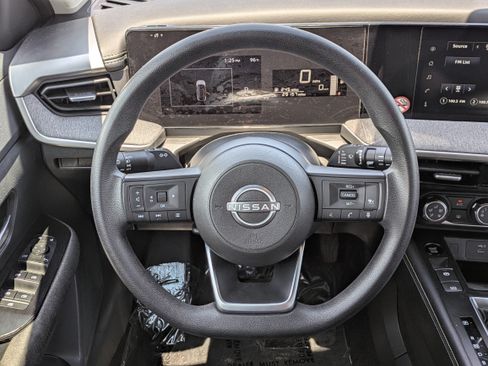 Used 2025 Nissan Kicks SV AWD/4WD image 21