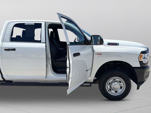 Used 2022 RAM 2500 Tradesman AWD/4WD image 9