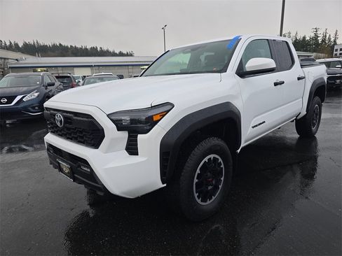 Used 2024 Toyota Tacoma TRD Off-Road image 8
