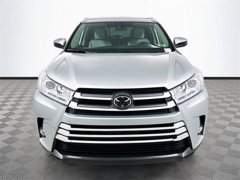 Used 2018 Toyota Highlander XLE image 2