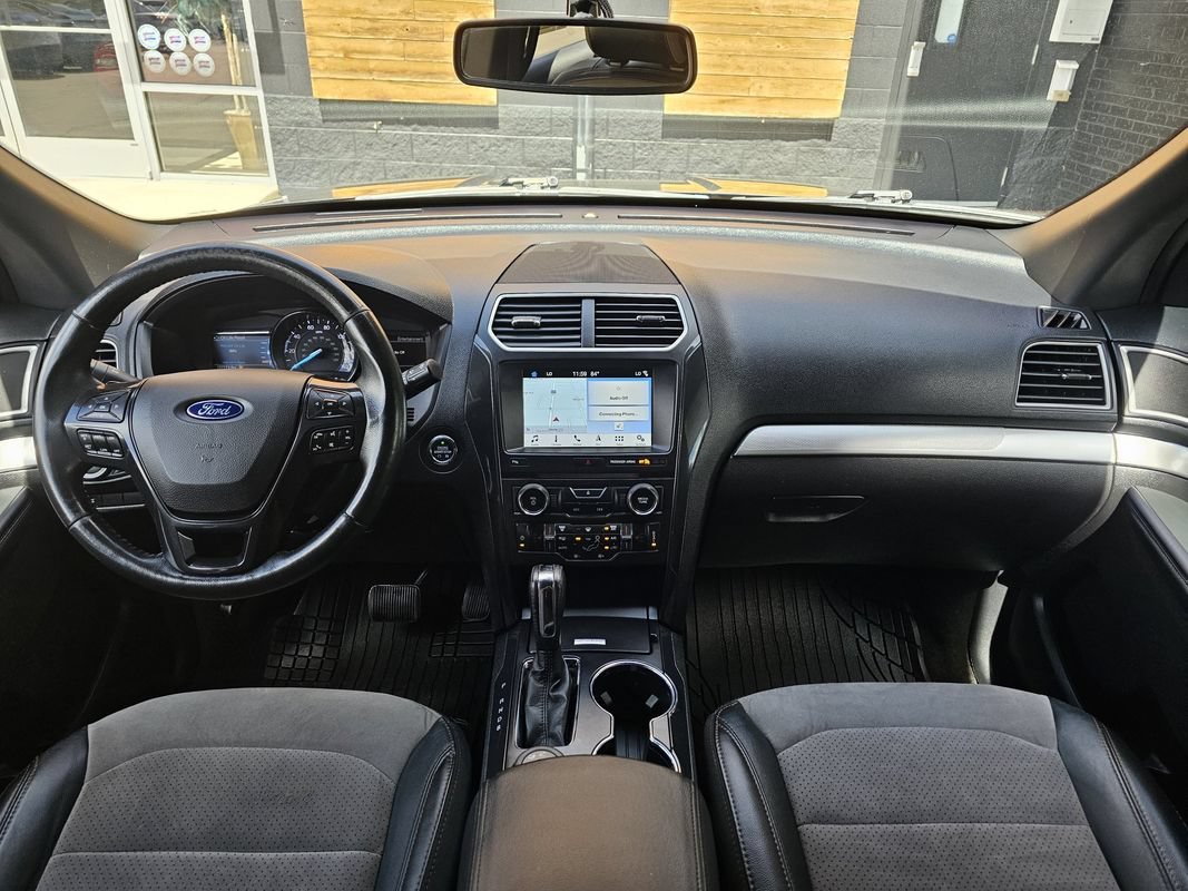 Used 2017 Ford Explorer XLT w/ Equipment Group 202A AWD/4WD image 21