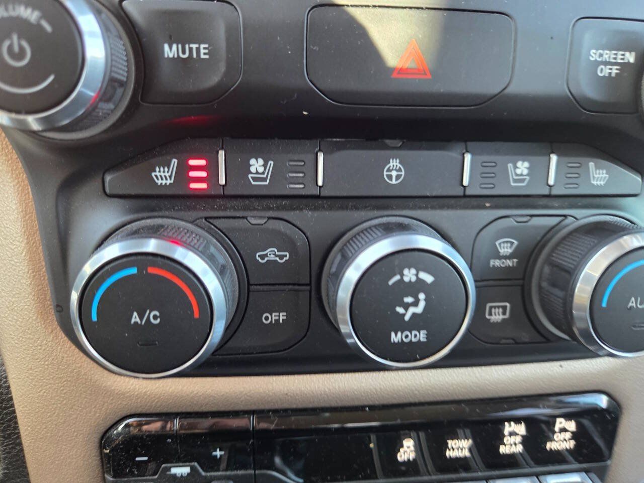 Used 2022 RAM 1500 Laramie AWD/4WD image 10