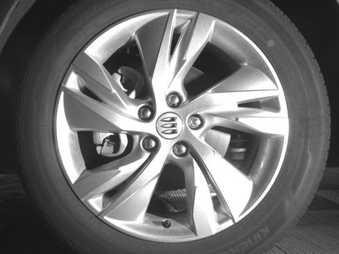 Used 2025 Buick Encore GX Preferred AWD/4WD image 11