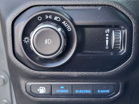 Used 2023 Jeep Wrangler Sahara w/ Cold Weather Group image 20