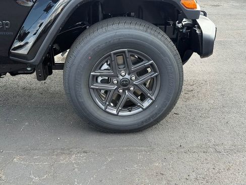 New 2025 Jeep Gladiator Sport image 11