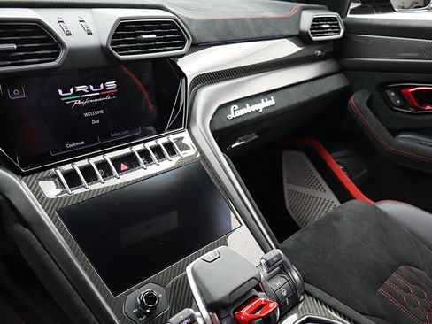Used 2024 Lamborghini Urus Performante image 53