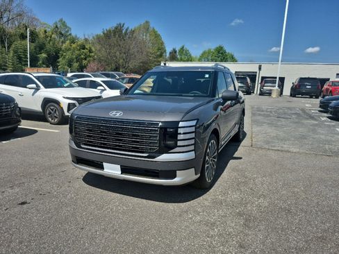 New 2026 Hyundai Palisade Calligraphy FWD image 3