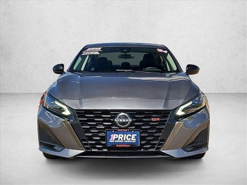Used 2024 Nissan Altima 2.5 SR FWD image 2