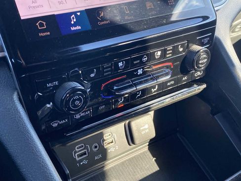 Certified 2024 Jeep Grand Cherokee L Limited w/ Luxury Tech Group II image 23