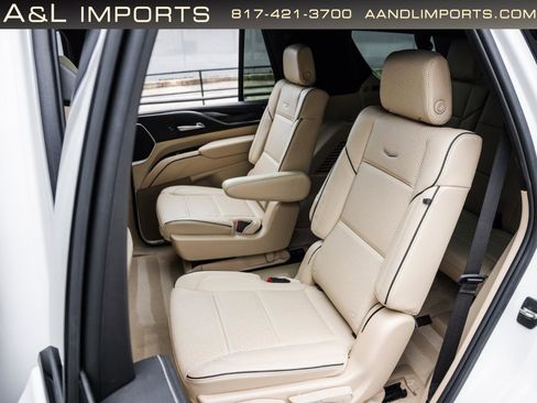 Used 2024 Cadillac Escalade Premium Luxury w/ Performance Package AWD/4WD image 20