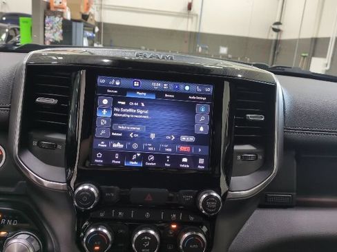 Used 2022 RAM 1500 Laramie AWD/4WD image 8