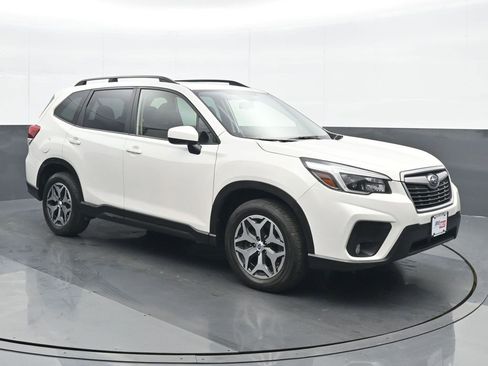 Used 2021 Subaru Forester Premium image 9