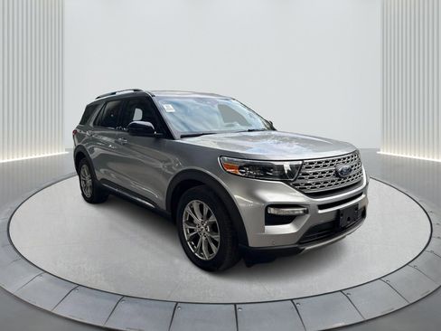 Used 2022 Ford Explorer Limited image 3