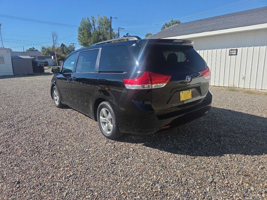 Used 2014 Toyota Sienna LE FWD image 3