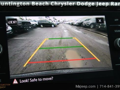 Used 2022 Volkswagen Atlas SE image 30