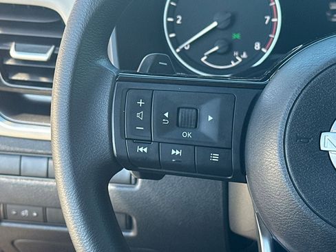 Used 2022 Nissan Rogue SV image 24