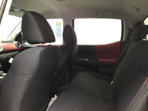 Used 2022 Toyota Tacoma SR5 AWD/4WD image 10