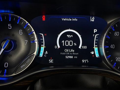 Used 2024 Chrysler Pacifica Limited FWD image 17