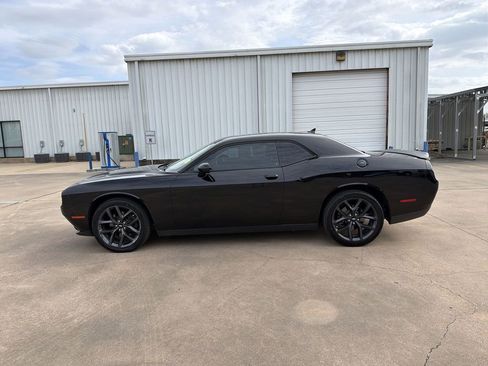Used 2019 Dodge Challenger SXT w/ Plus Package image 5