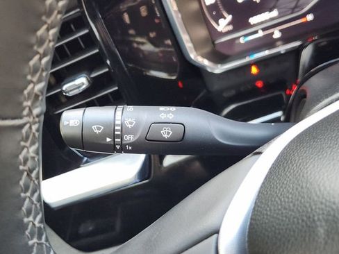 Used 2025 GMC Sierra 1500 SLT image 26