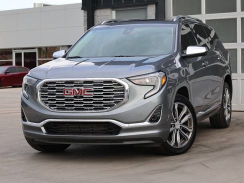 Used 2020 GMC Terrain Denali w/ Denali Premium Package image 3