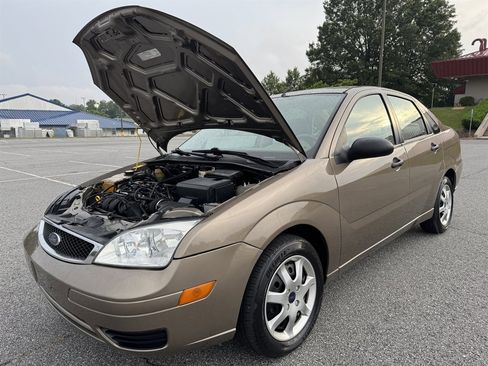 Used 2005 Ford Focus SE image 18