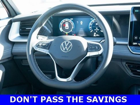 New 2025 Volkswagen Tiguan SE image 31