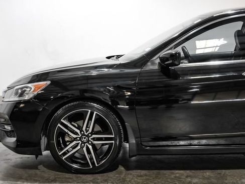 Used 2017 Honda Accord Sport image 14