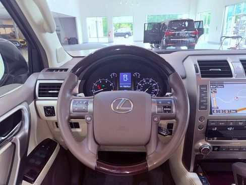 Used 2019 Lexus GX 460 Premium w/ Premium Package AWD/4WD image 17
