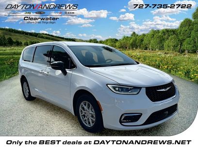 New 2026 Chrysler Pacifica Select
