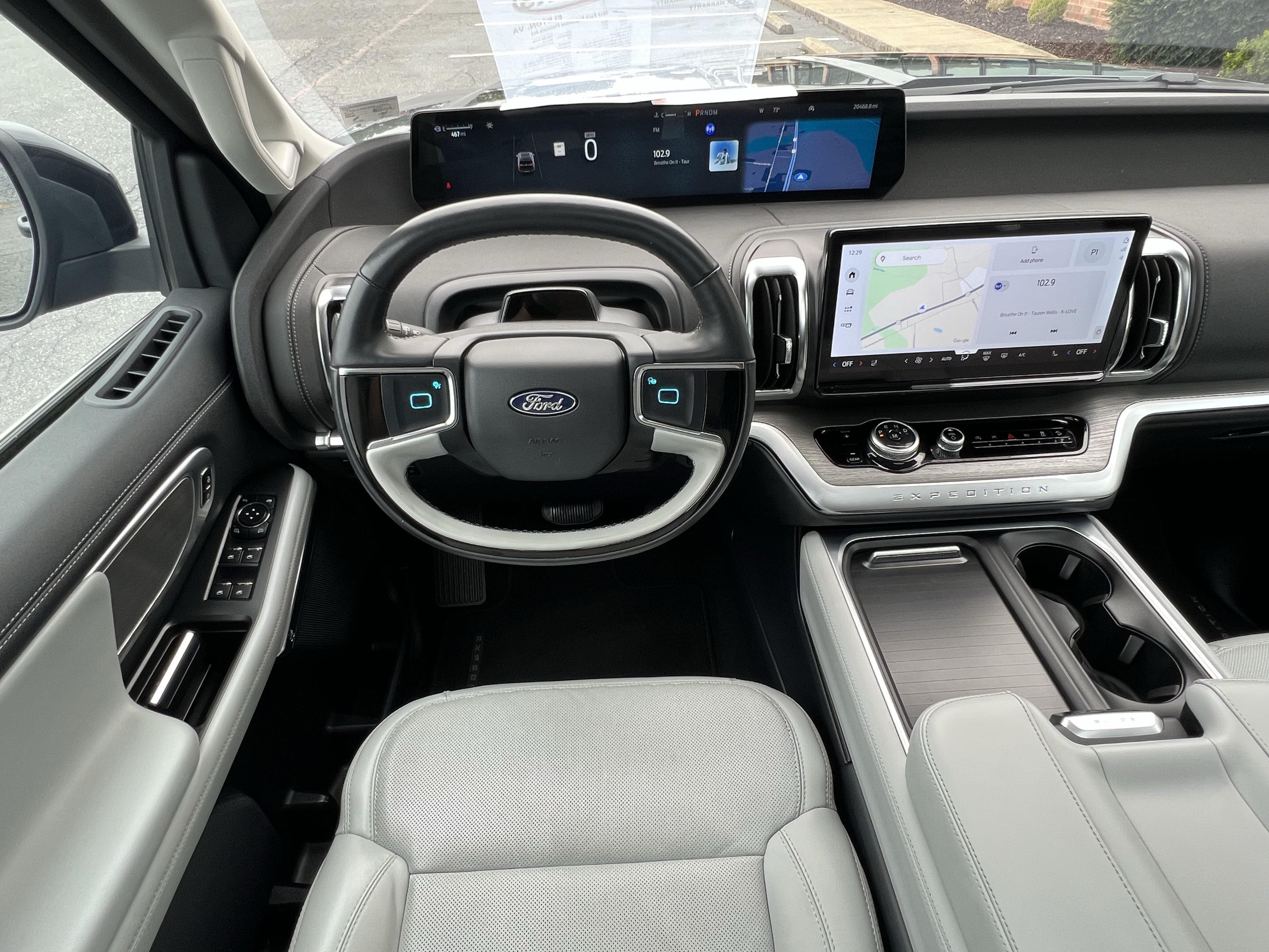 Used 2025 Ford Expedition Platinum w/ Driver's Package AWD/4WD image 26