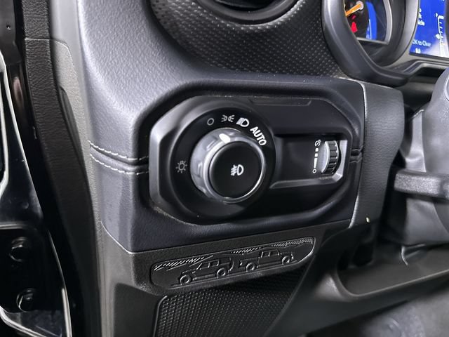 Used 2025 Jeep Wrangler Unlimited Rubicon w/ Convenience Group AWD/4WD image 18
