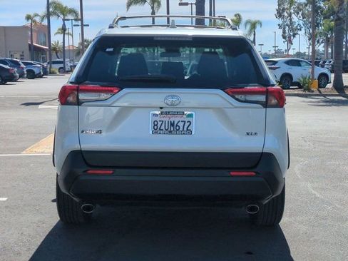 Used 2021 Toyota RAV4 XLE Premium image 7