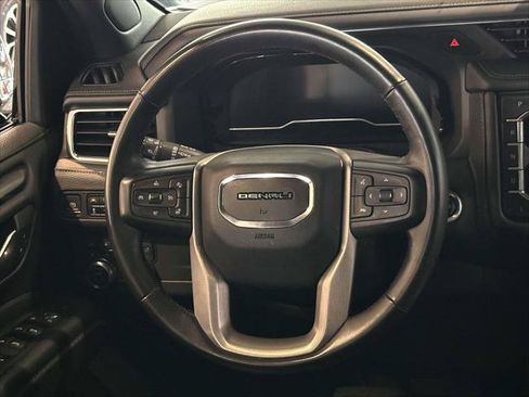 Used 2023 GMC Yukon XL Denali AWD/4WD image 16