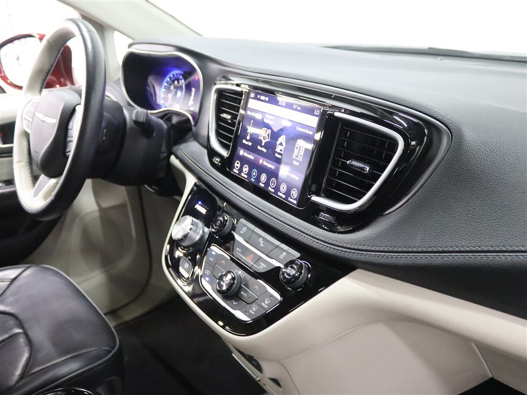 Used 2020 Chrysler Pacifica Limited FWD image 28