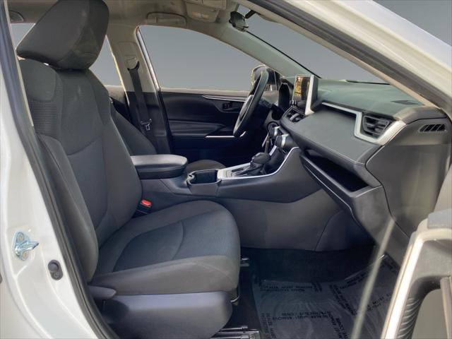 Certified 2025 Toyota RAV4 LE AWD/4WD image 15
