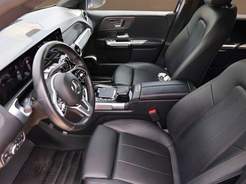 Used 2021 Mercedes-Benz GLB 250 4MATIC image 9