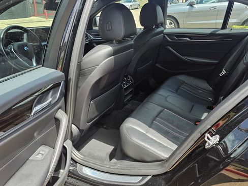 Used 2018 BMW 530e w/ Premium Package 2 image 24