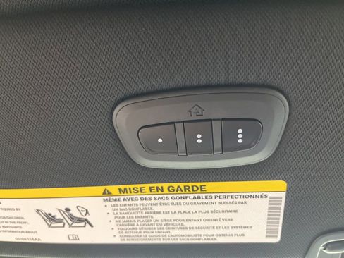 New 2026 Chrysler Pacifica Limited w/ Uconnect Theater Family Group image 23