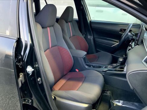 Used 2024 Toyota Corolla Cross AWD Hybrid w/ Moonroof Package image 9