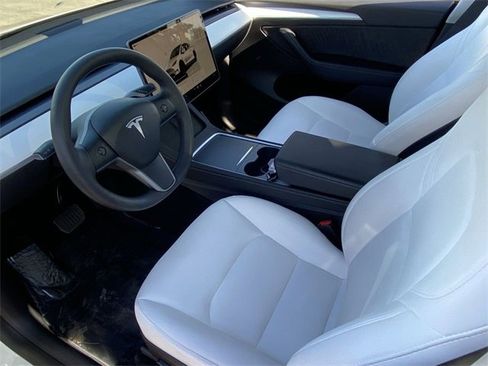 Used 2023 Tesla Model Y Long Range image 19