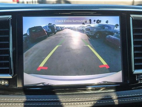 Used 2023 Chrysler Pacifica Touring-L AWD/4WD image 22
