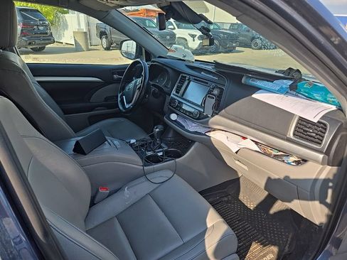 Used 2019 Toyota Highlander XLE AWD/4WD image 7