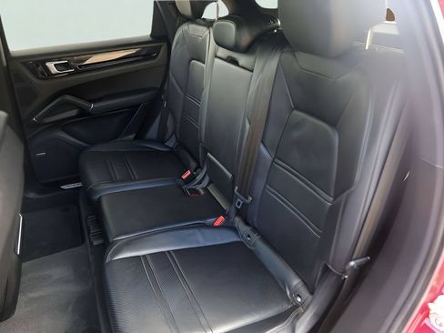 Used 2021 Porsche Cayenne AWD/4WD image 26