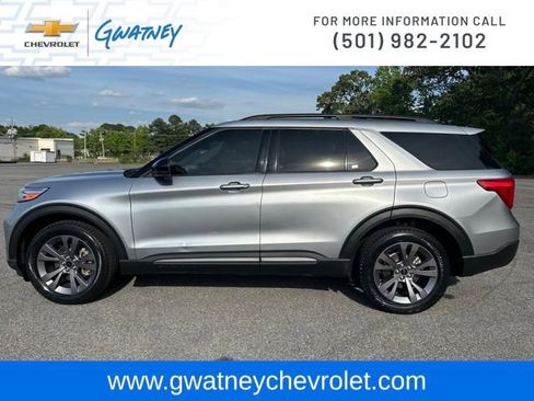Used 2022 Ford Explorer XLT w/ Equipment Group 202A AWD/4WD image 8