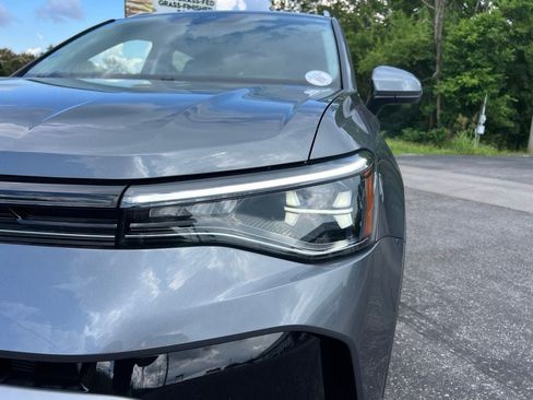 New 2026 Volkswagen Taos SE FWD image 9